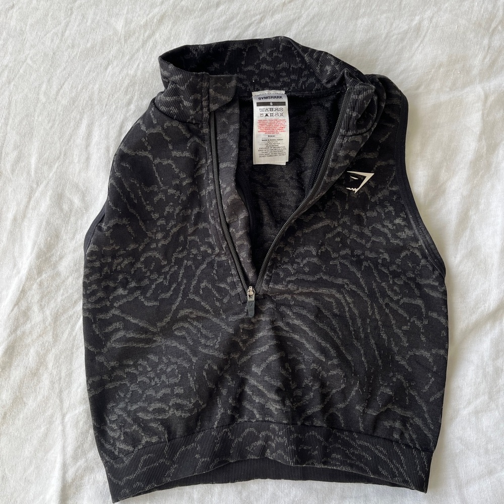 Gymshark Women's Adapt Animal Seamless Crop 1/2 Zip in Black/Grey Size Small